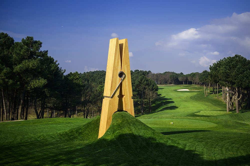 Mehmet Ali Uysal's  awarded “Clothespin Sculpture” shines in Istanbul